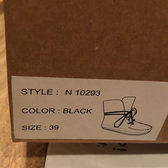 Urban Outfitters Black Suede Ankle Moccasin Boots - Picture 5 of 5